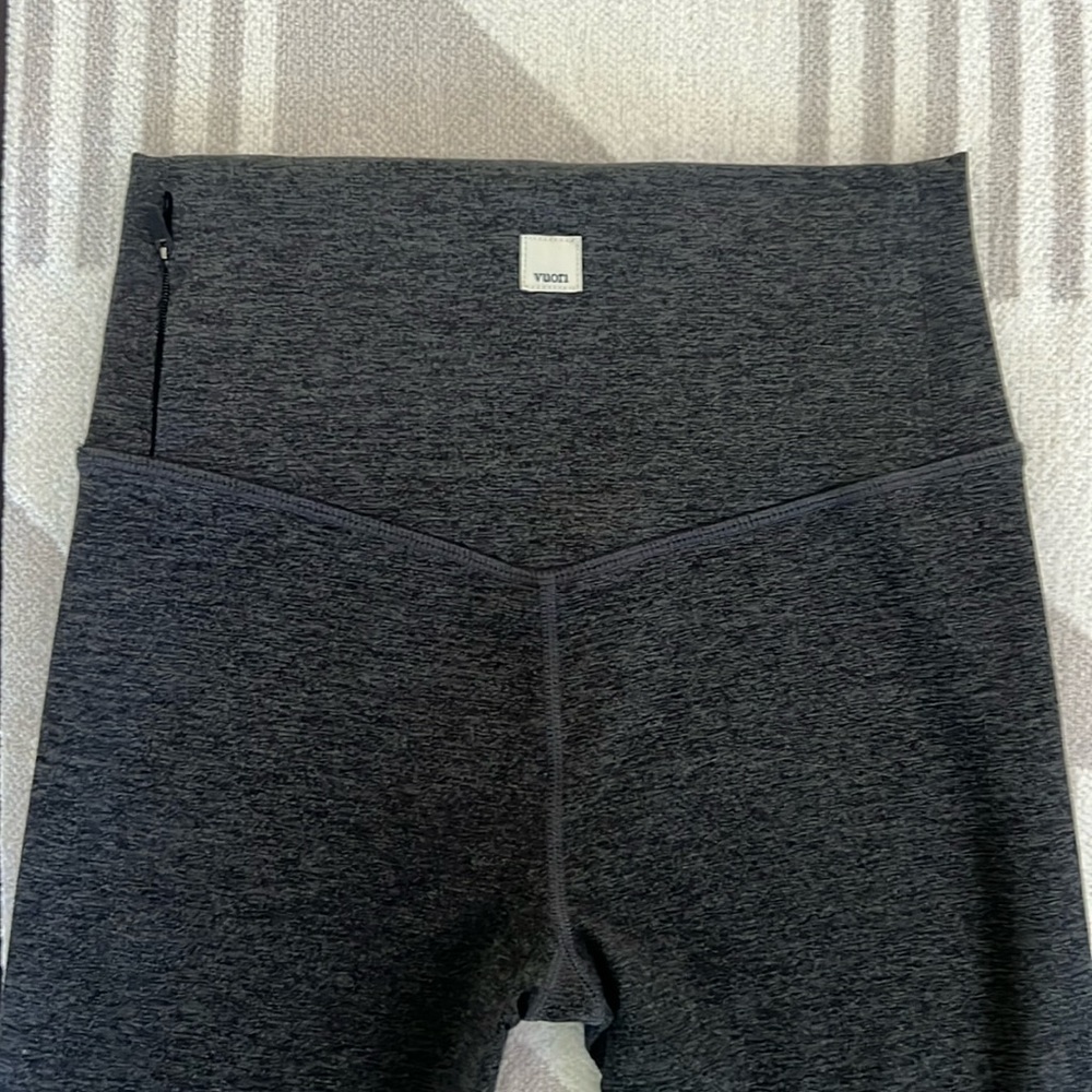 Vuori clean elevation leggings, heathered black, size extra small